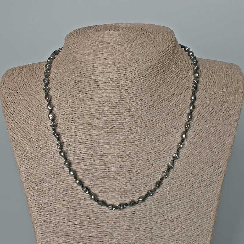 Collier d’hématite Crâne, diamètre 5 × 6 × 5 mm ±, longueur 46 cm ±