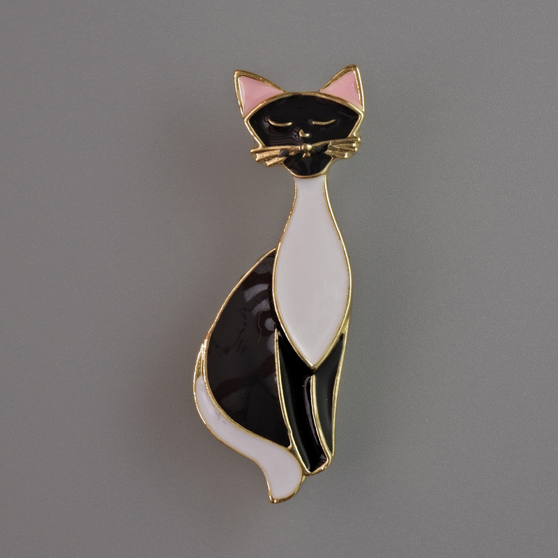 Broche Chat noir et blanc émaillé, métal doré 37 × 13 mm