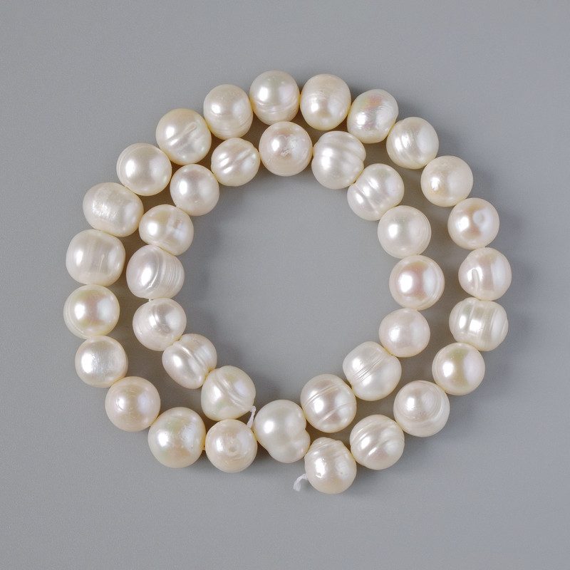 Perles d'eau douce texturées, diamètre 9,5 × 8,5 mm ±, longueur 35 cm ± sur fil