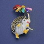 Broche hérisson avec fleur colorée, émail blanc, métal de couleur dorée, 28 × 32 mm +