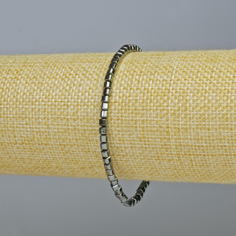 Bracelet en hématite, cubes couleur argent foncé, diamètre 3 × 3 mm, longueur 18 cm, élastique