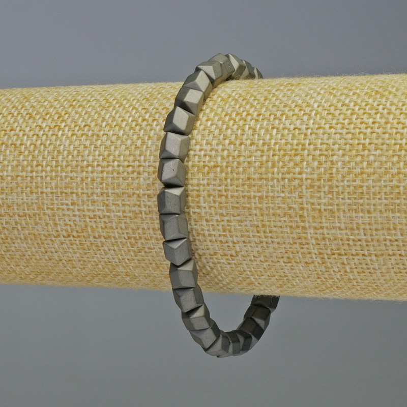Bracelet en hématite hexagonal zigzag, couleur gris mat, diamètre 6×6 mm, longueur 18 cm, élastique