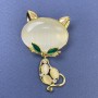 Broche Chat œil de chat blanc, strass blancs, métal doré, 34×58 mm+