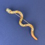 Broche serpent émaillé brun, strass, métal doré, 82×23 mm+