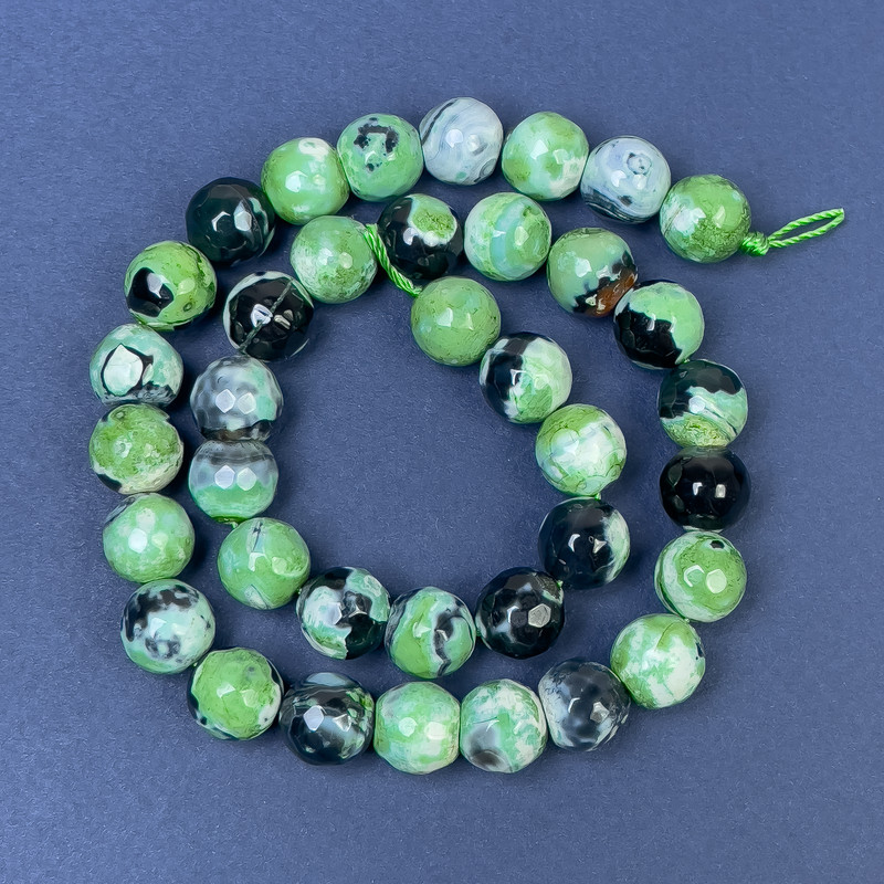 Perles d'agate sur fil, boule facettée, diamètre 10 mm ±, longueur 37 cm ±