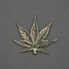 Pendentif-feuille avec nacre verte, 26×30×2 mm ± métal doré