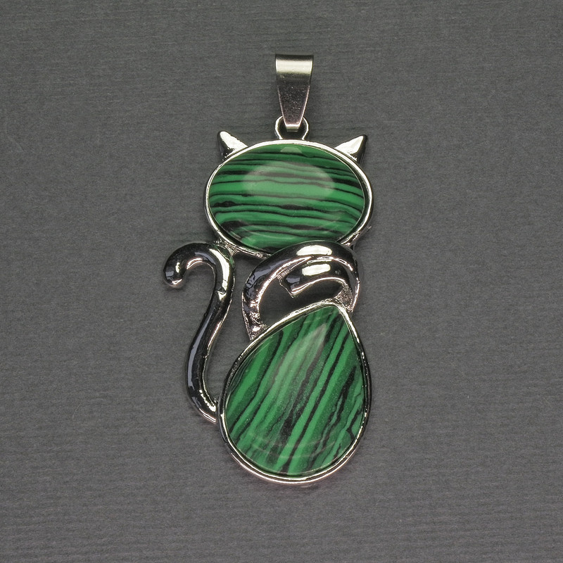 Pendentif Chat en malachite 25×51 mm +- métal argenté