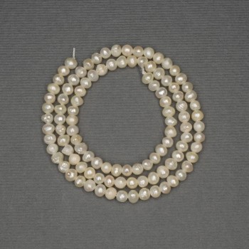 Perles blanches d'eau douce ovales sur fil, diamètre 4×3 mm ±, longueur 36 cm+