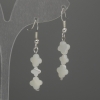 Boucles d'oreilles nacrées en forme de trèfle 6mm+-, longueur 43mm+-