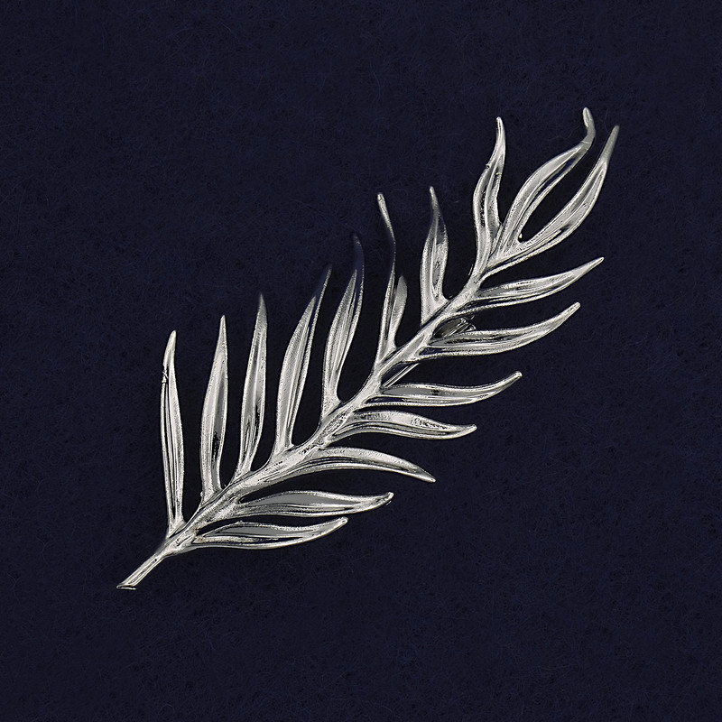 Broche «Feuille» en métal argenté, 59 × 28 mm+