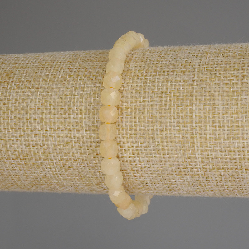 Bracelet citrine facettée en cubes, diamètre 5×5 mm ±, longueur 18 cm (élastique)