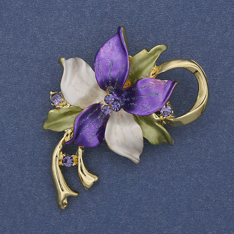 Broche-pendantif «Fleur», émail coloré, strass, métal doré, 50×42 mm+
