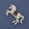 Broche-pendentif Cheval blanc émail blanc métal argenté 44 × 27 mm +