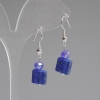 Boucles d'oreilles en azurite facettée carrée 10×10 mm +-, rondelle en verre tchèque 6×5 mm +-, longueur 37 mm +
