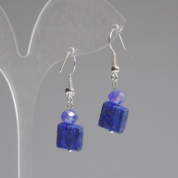 Boucles d'oreilles en azurite facettée carrée 10×10 mm +-, rondelle en verre tchèque 6×5 mm +-, longueur 37 mm +