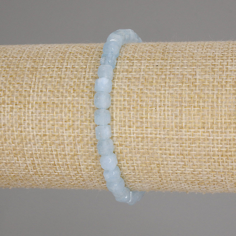 Bracelet en aigue-marine facettée, cubes 5×5 mm, longueur 18 cm ±, extensible