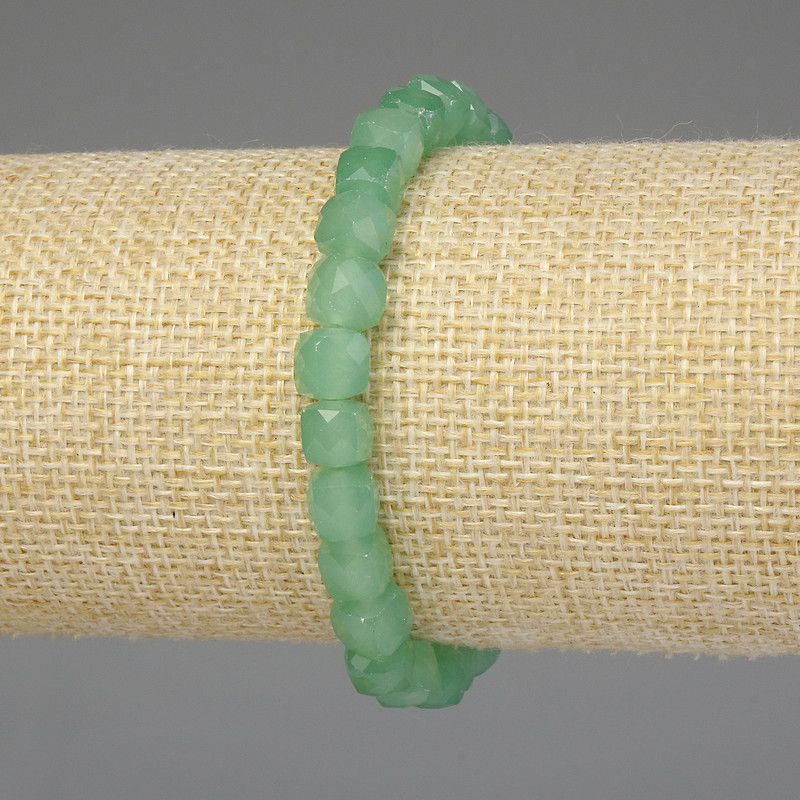 Bracelet en néphrite taillée — cube 7×7 mm, longueur 18 cm ±, élastique