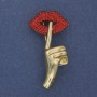 Broche Accent, strass rouges, métal doré, 45×24 mm+