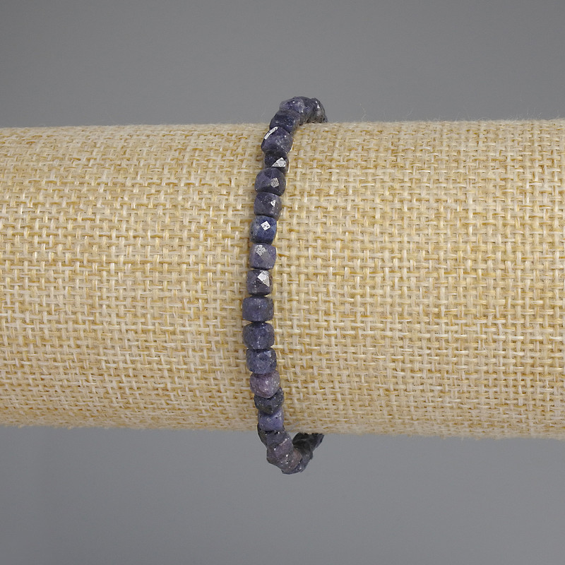 Bracelet en saphir taillé, cube 4×4 mm, longueur 18 cm ±