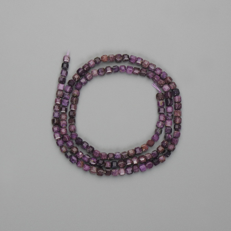 Perles de charoïte facettées en cube 3×3 mm sur fil