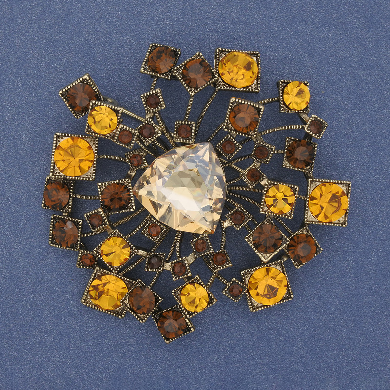 Broche Accent — cristaux et strass en métal doré 58 mm+