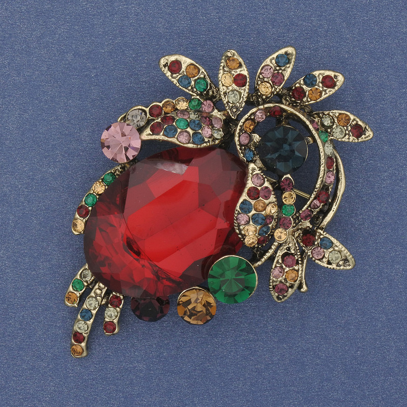 Broche-pendentif Accent, cristaux et strass, métal doré, 60×45 mm+