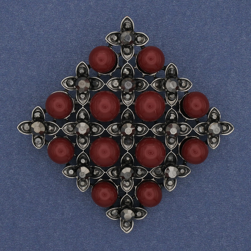 Broche-pendante Losange Turmaline gris, strass gris, métal argenté, 56 mm+