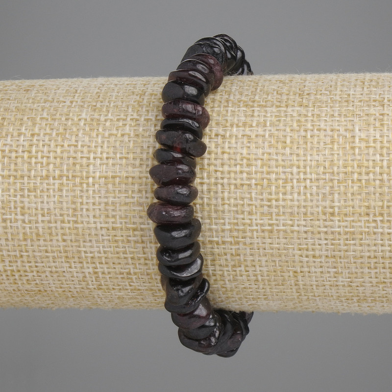 Bracelet en éclats de grenat, diamètre 9–12 × 2–4,5 mm, longueur 18 cm ± élastique