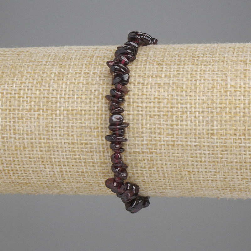 Bracelet en éclats de grenat, diamètre 3–7 mm, 5×1,5 mm ±, longueur 18 cm ±, élastique