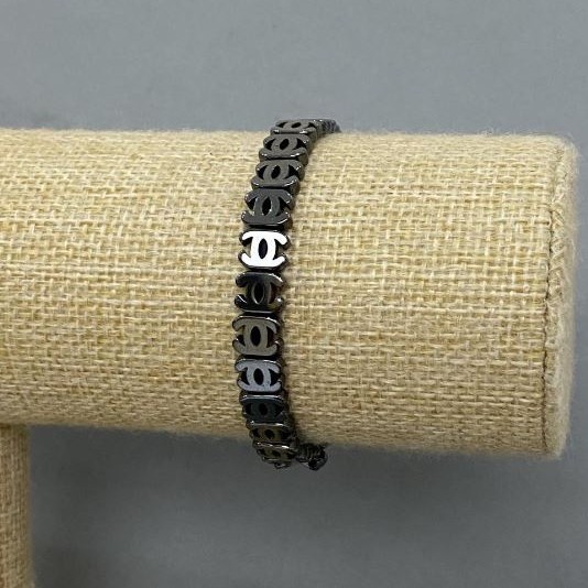 Bracelet Chanel Hématite 8×6 mm ±, longueur environ 18 cm ± élastique