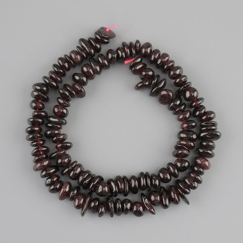 Perles de grenat éclats 7-11×3-5 mm ±, longueur 40 cm ±