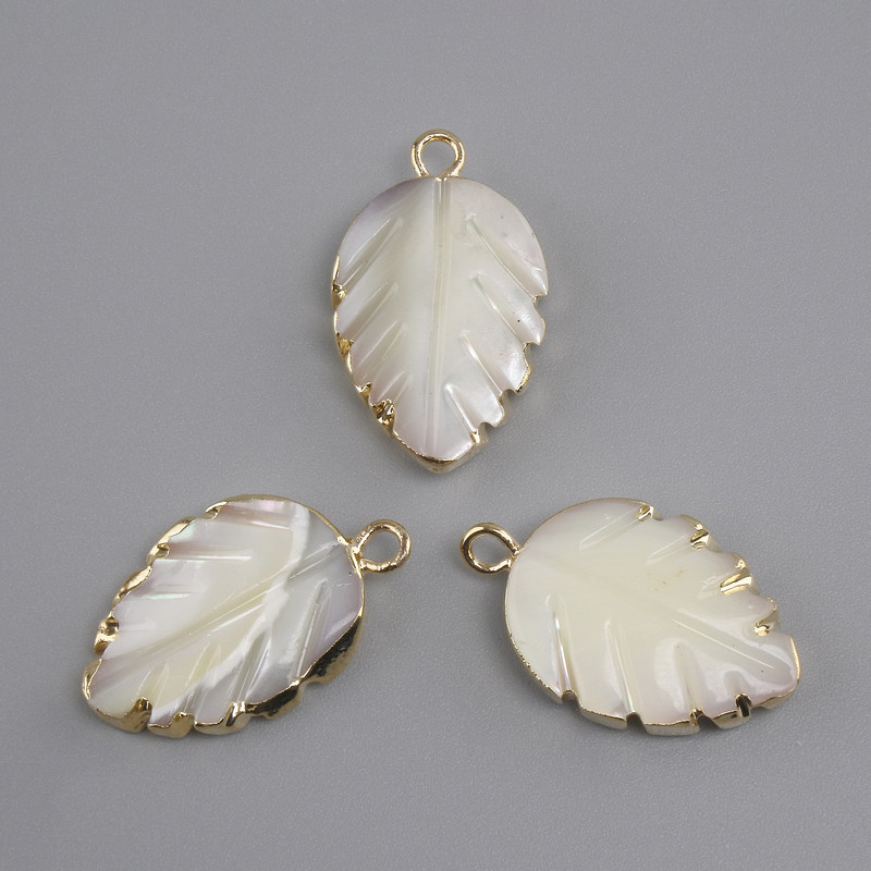 Pendentif nacre en forme de feuille, diamètre 20×13 mm+