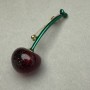 Broche-pendante Cerises émail couleur métal doré 42 × 61 mm +