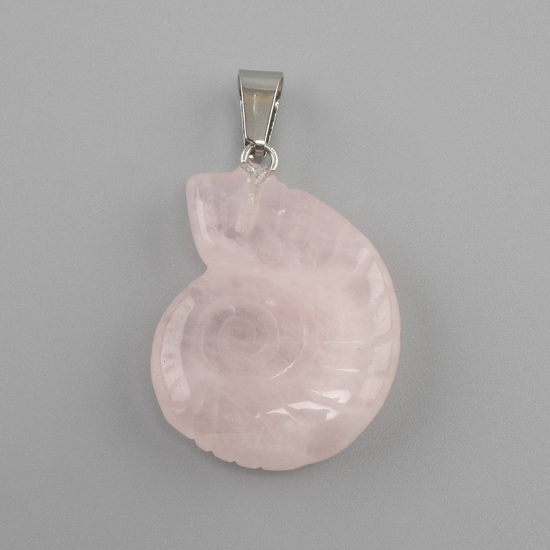 Pendentif Escargot en quartz rose 20 × 27 × 35 mm +