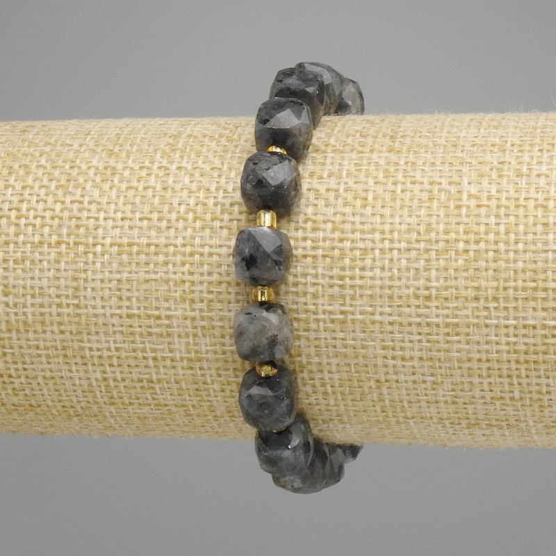  Bracelet Labradorite facettée cube, diamètre 8-9mm±, perles 3mm±, longueur 18cm ± élastique