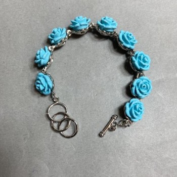 Bracelet de Roses bleues claires en pâte polymère, fermoir à bascule
