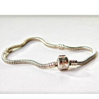 Base de bracelet PANDORA de 20 cm avec fermoir à clip et logo