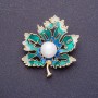 Broche «Feuille d'érable» 4 × 3,5 cm, émaillée, couleur métal doré