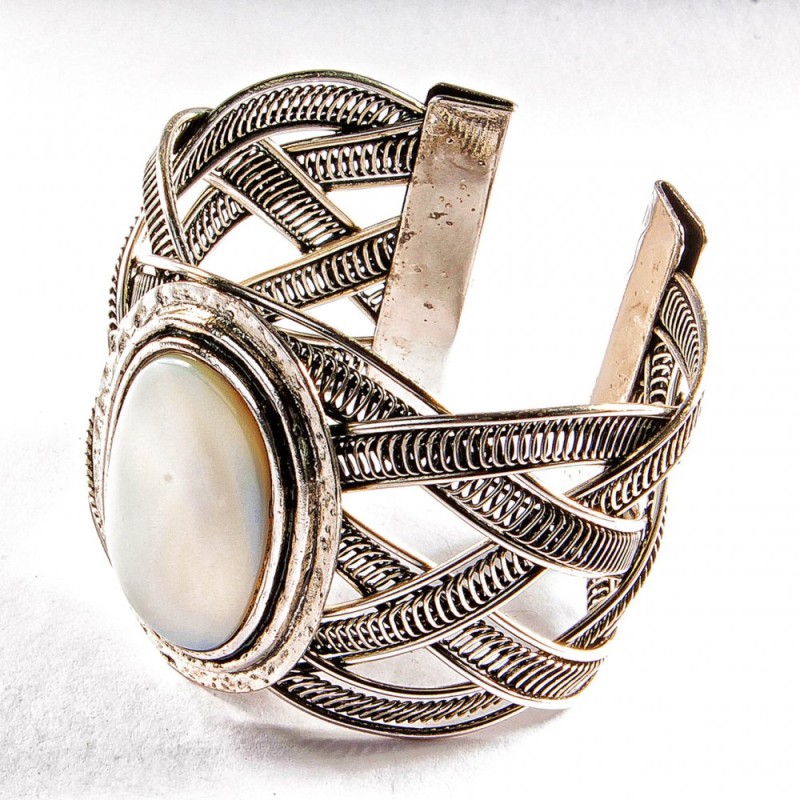 Bracelet en nacre, large monture métallique classique, forme ovale