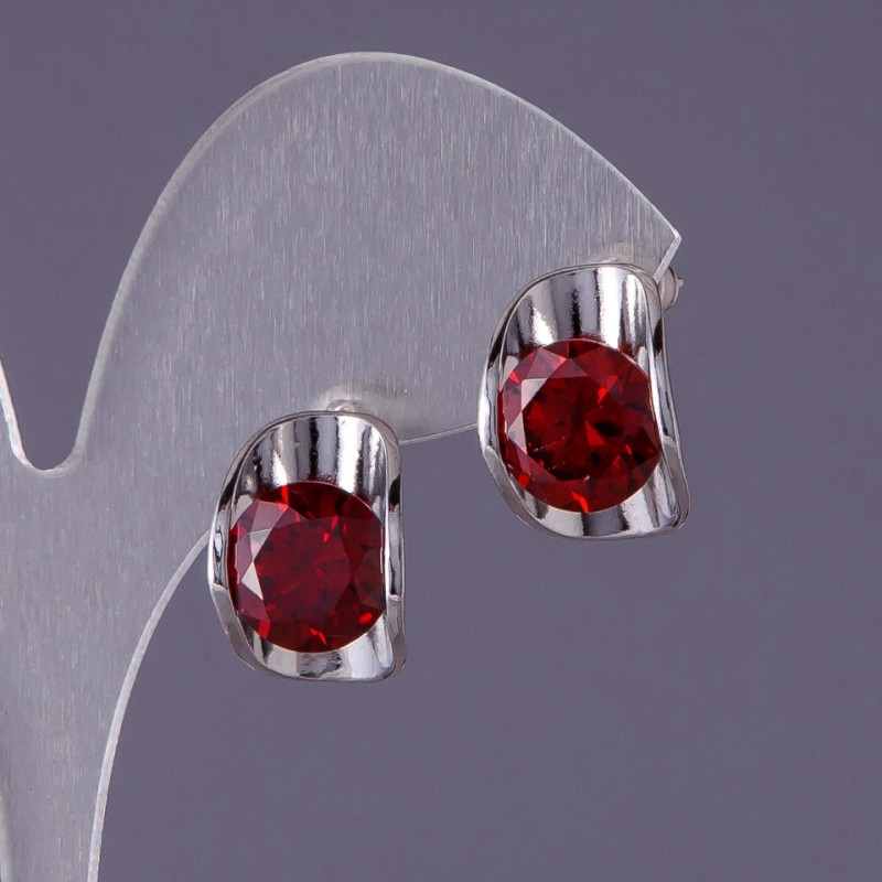 Boucles d'oreilles avec cristaux rouges ovales 12 × 16 mm