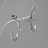 Puces d’oreilles en anneau au design en forme de croix, ornées de strass / métal plaqué argent / 35 × 12 mm