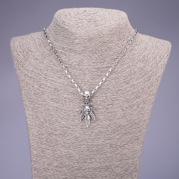 Pendentif Crâne 20×44 mm sur chaîne, longueur 55 cm