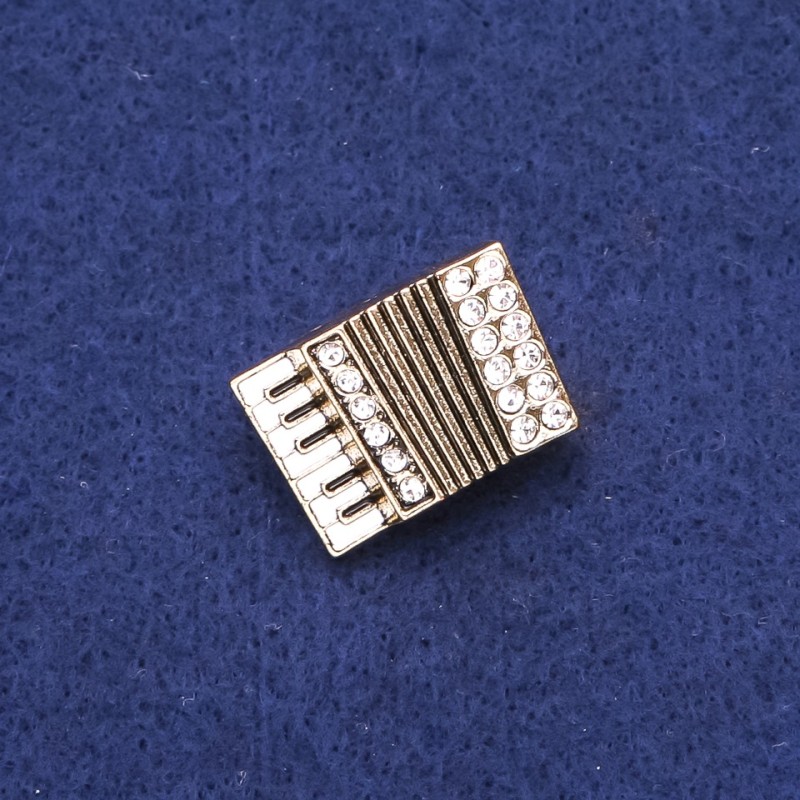 Broche «Accordéon» avec strass sur métal doré 24 × 17 mm