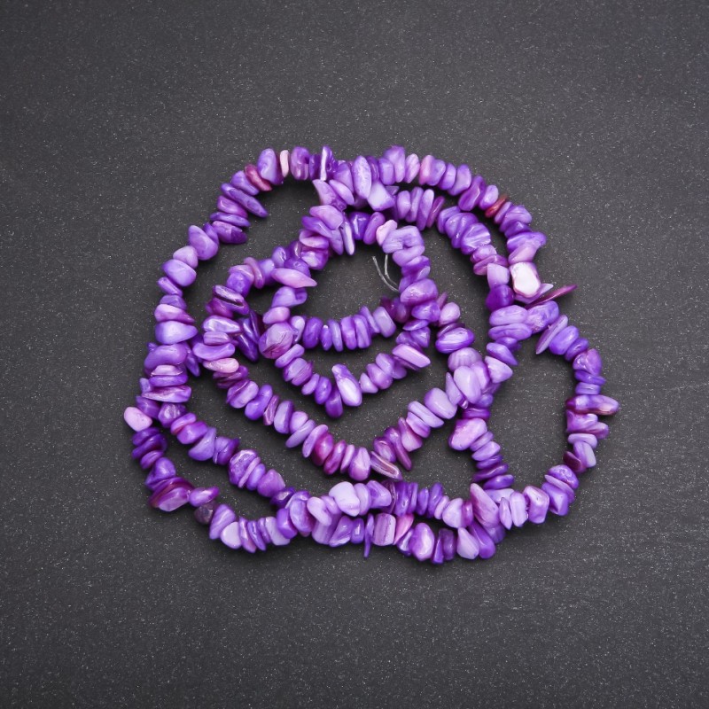 Perles sur fil, nacre teintée, éclats de 7 mm, longueur 80 cm