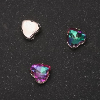 Prix par emballage / 10 pièces — Cristal à coudre en forme de cœur 8 mm vert et framboise