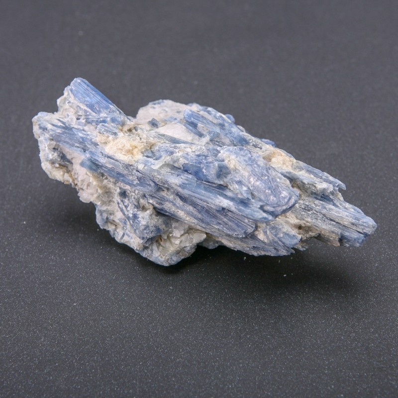 Pierre décorative intérieure non taillée en kyanite, prix pour 100 g