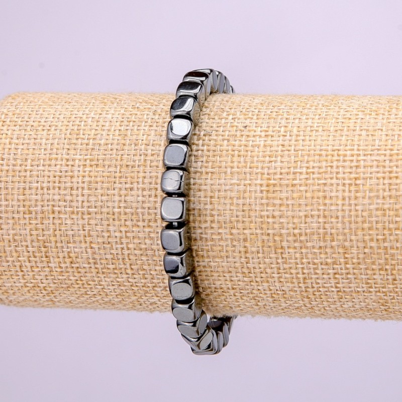 Bracelet élastique en hématite, cubes, diamètre 6×6 mm (±), longueur 18 cm