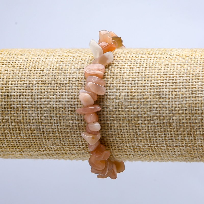Bracelet en sélénite rose sur élastique, perles chips de 10 mm, longueur 18 cm