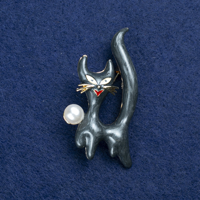 Soldes ! Broche Chaton métal doré, émail et perle 50×26 mm +