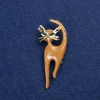 Soldes ! Broche Chaton en métal doré, émail et strass 45×40 mm +